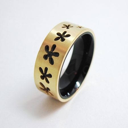 Gold Plated Steel Band with Cut-out Flower Ring - Click Image to Close